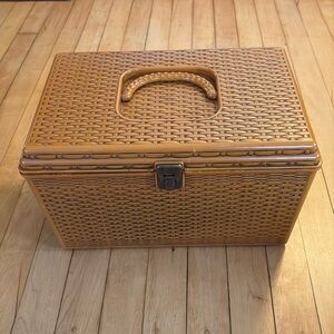 Wilson Mfg. Corp. vintage sewing box